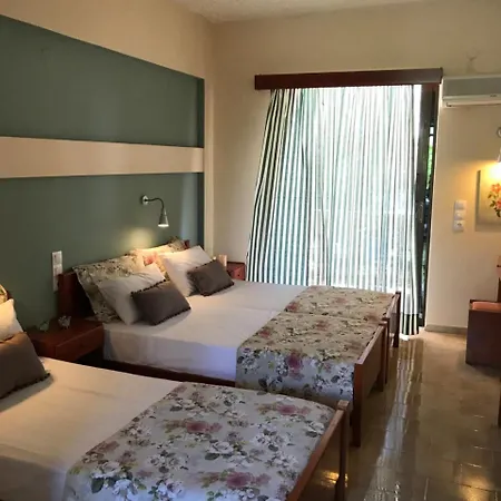 Helen Aparthotel *