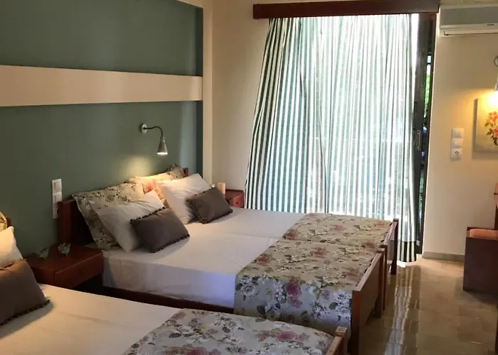 Helen Aparthotel *